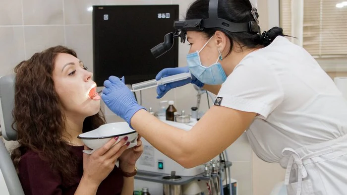 कान के कीड़ों को धोना