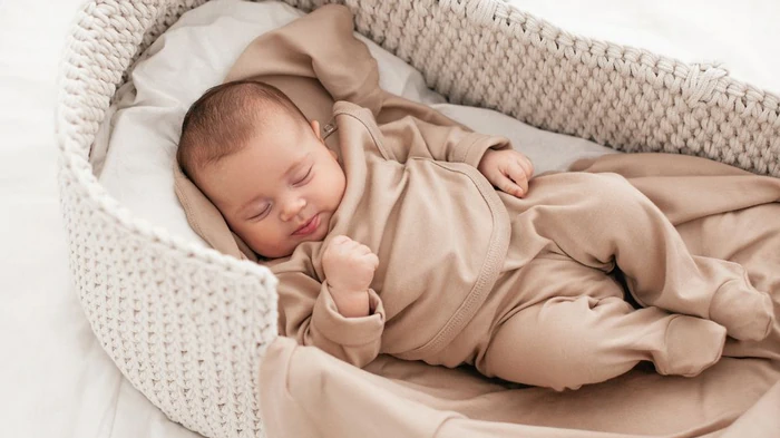 नवजात शिशु के लिए कपड़े